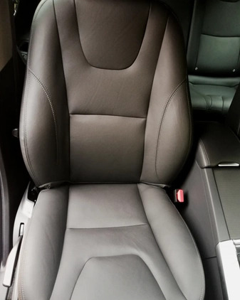 Volvo V60 Cross Country cena 61700 przebieg: 230000, rok produkcji 2018 z Opoczno małe 704